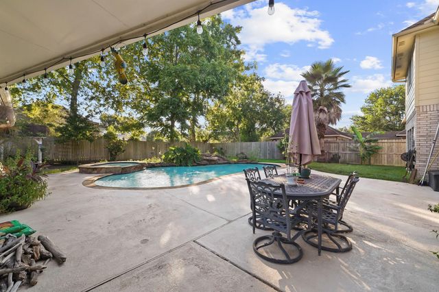 1906 Blue Quail Dr — Falcon Ridge Sec 3 92