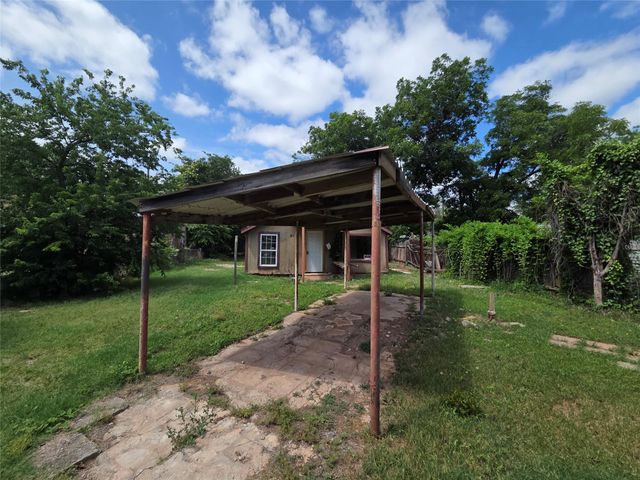 1208 N 7th St — Scotland