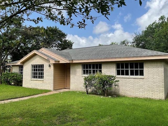 2401 Camino Ct — Clearview Terrace Sec 3