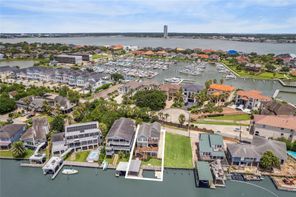2114 Fenwood St — Glen Cove
