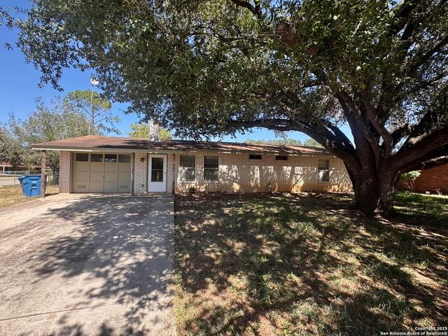 512 Low Meadow — Low Meadow