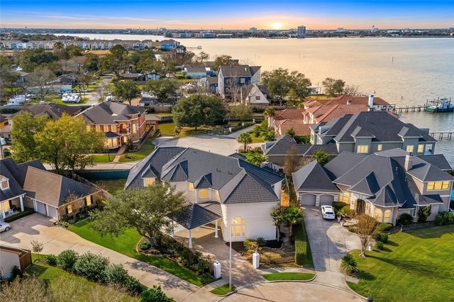 1002 Island Vw — The Pointe At Marina Del Sol