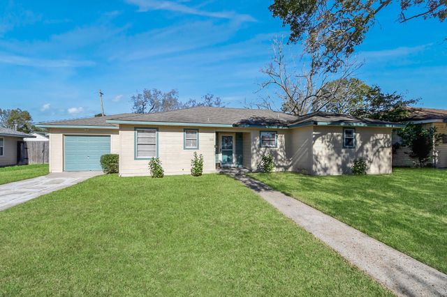 102 Live Oak St — Woodlawn
