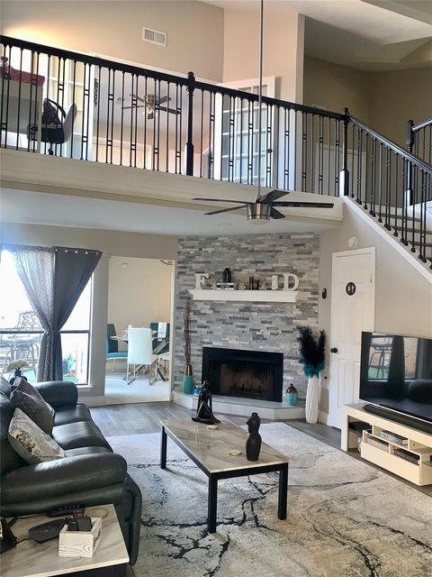 4807 Forest Ct — Shady Hill Villa Ph 02