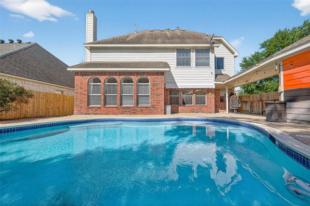 17410 Pikes Peek Ct — Lakewood Hills