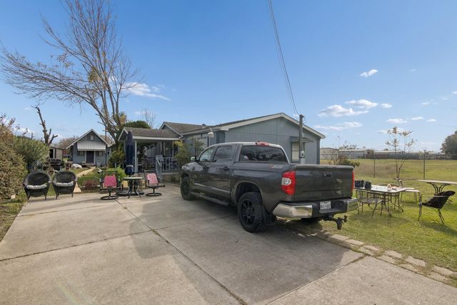 2716 Southmore Ave E — Satsuma Gardens