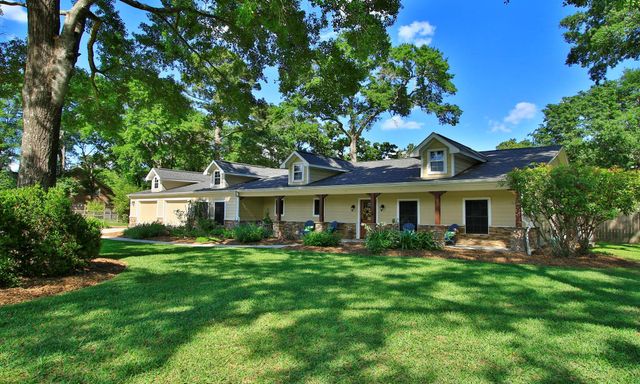 502 Weisinger Dr — Westwood