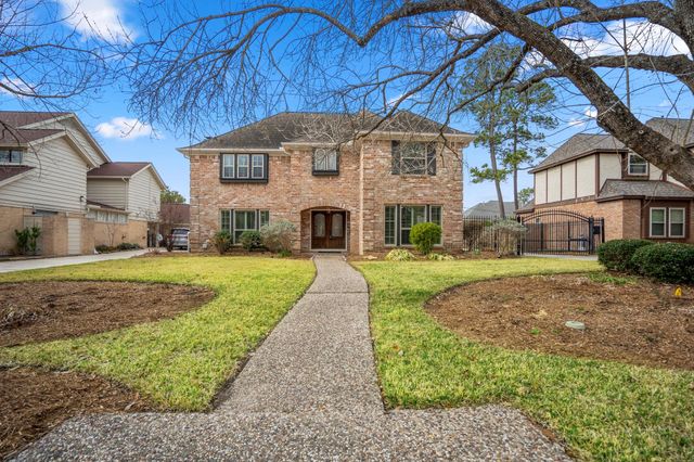 16611 Brenton Oaks Dr — Wimbledon Estates & Racquet Club