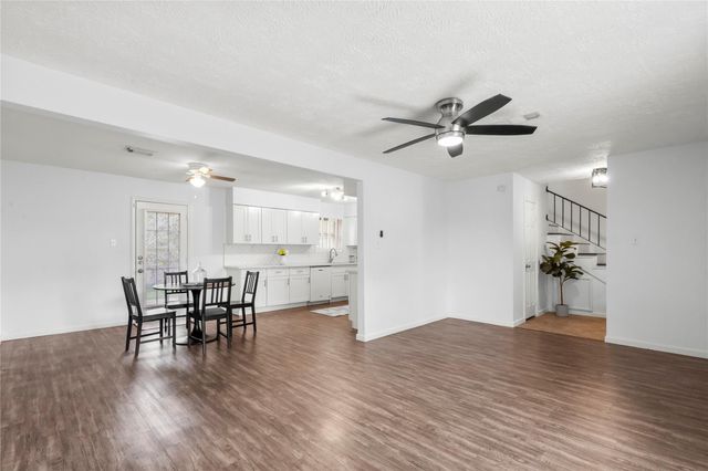 417 Brookdale Dr — Countryside