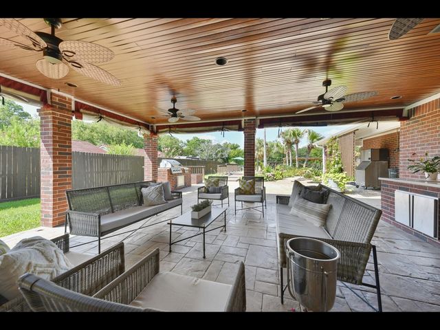 2204 Airline Dr — Polly Ranch Estates Rep