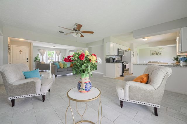 101 Wildrose St — Lakewood Oaks