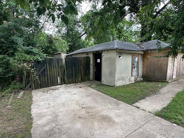 305 W End St — Terrell Rev