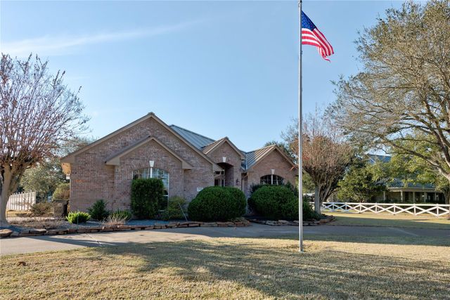 2742 Westchester Cir — Westchester