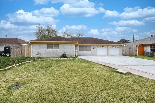 731 Dunwick Ln — Queens Oaks Sec 01