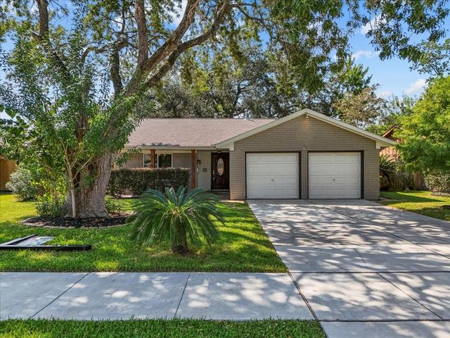 5208 Cunningham Dr — Willowcrest Pearland