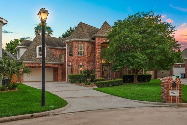 9707 Chipstead Cir — Champion Forest