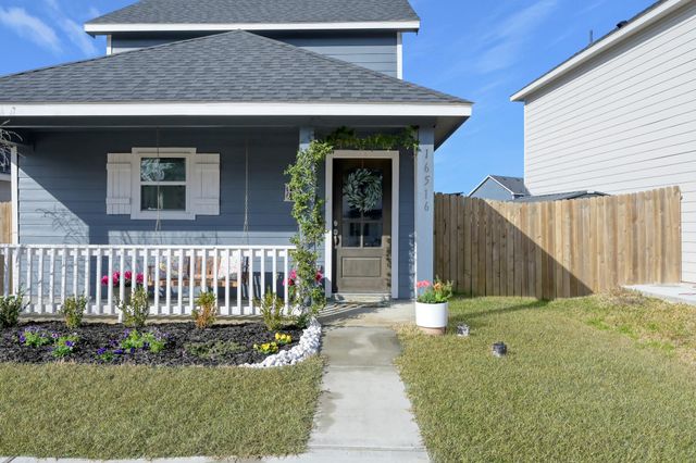 16516 Jasmine Marie Pl — Marie Village