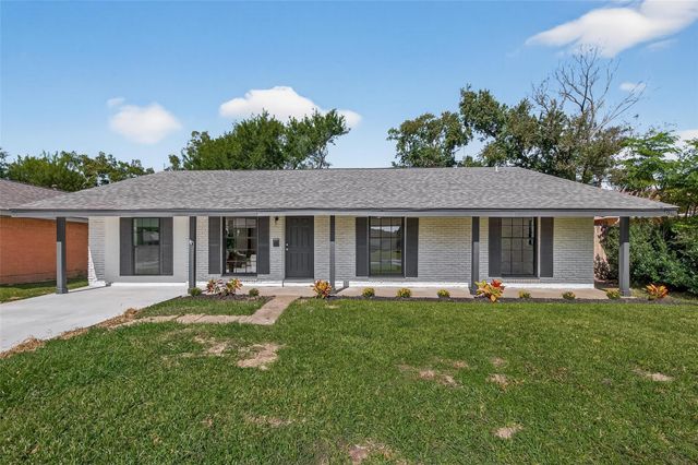 608 Lloyd Ln — Glen Arbor Sec 01