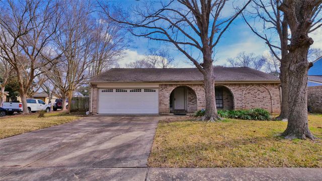 2915 Mesquite Dr — Settlers Park Sec 1