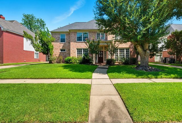 4907 Cambridge St — Sutton Forest
