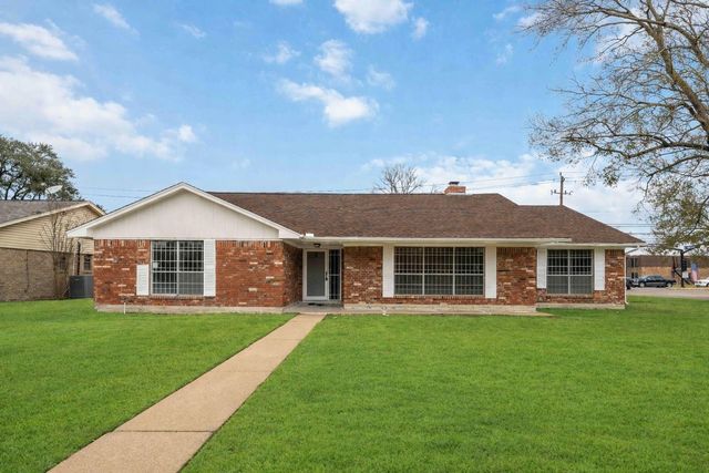 4800 Burning Tree Dr — Country Club Oaks Sec 03
