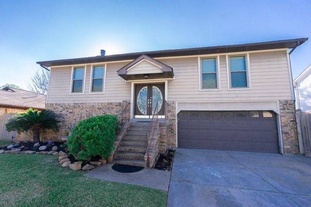 6510 Trimstone Dr — Village Grove