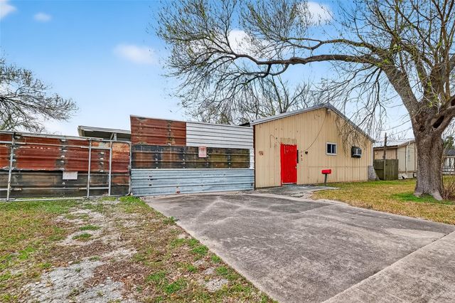 141 Campbell Ave — Campbells Little Farm Add