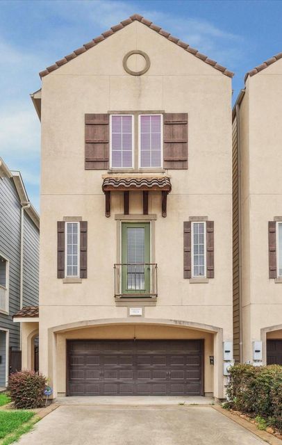 903 Asbury St — Rice Military