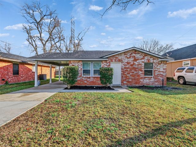 2613 Timber Dr — Moores Add