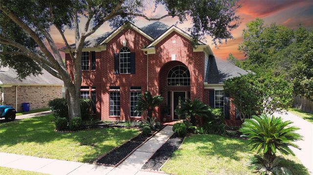 3911 CLARESTONE Dr — Silver Lake