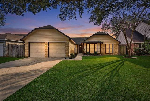 14611 Cypress Valley Dr — Fairwood