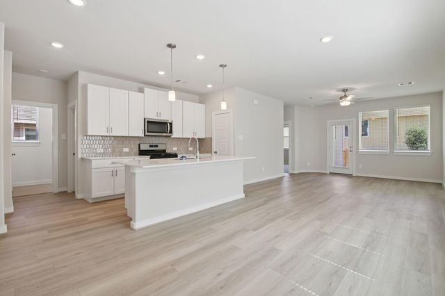 6654 Lahna Oak Dr — Montgomery Oaks