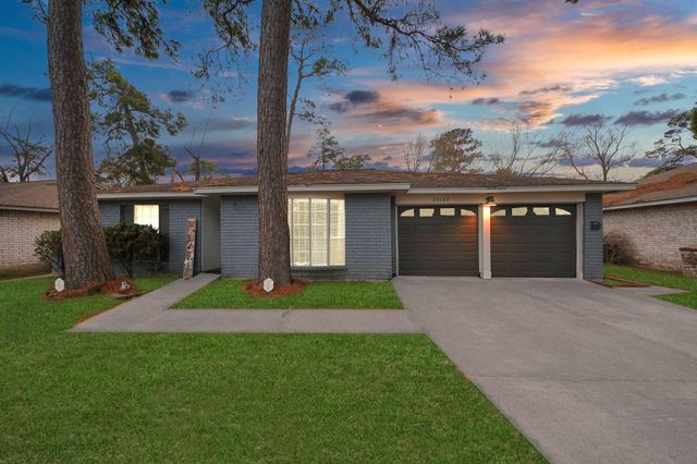 23127 Harpergate Dr — Birnam Wood Sec 01