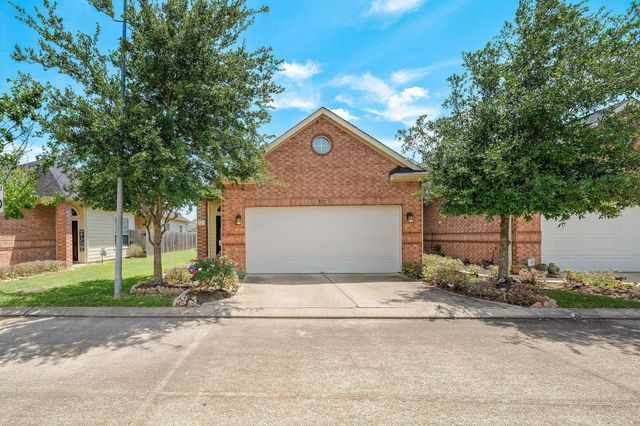 912 Sweet Pine Dr — Pines