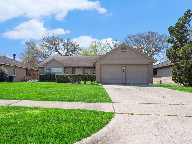 1826 Pilgrims Point Dr — Heritage Park Sec 07