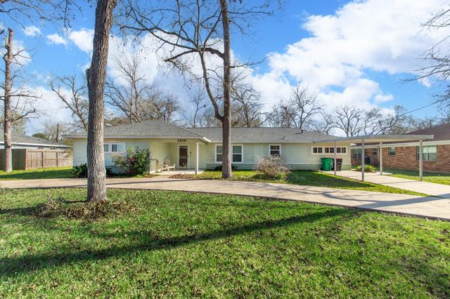 2509 Ward Rd — C Smith