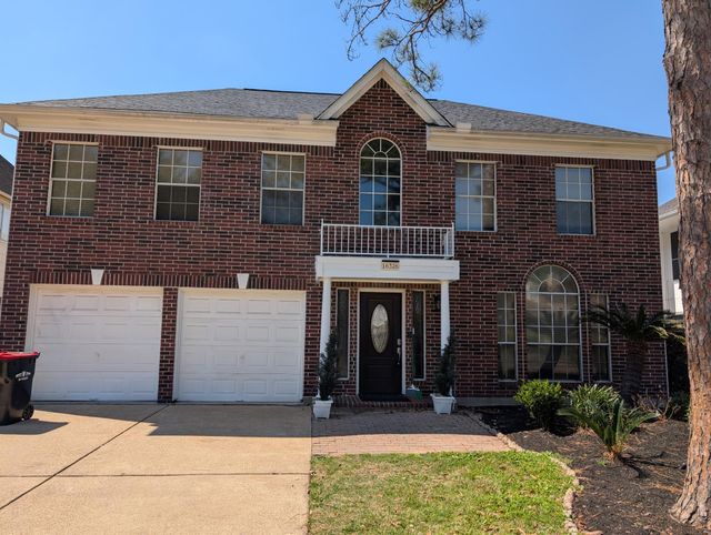 16326 Concord Falls Ln — Village Of Oak Lake