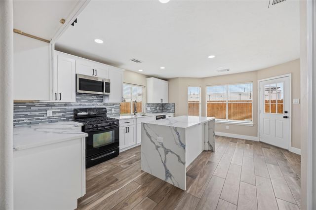 3522 Pecan Mill Dr — Stratford Park Village Five