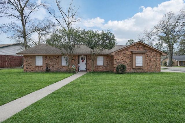 100 Montrose Cir — Woodsway 01