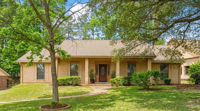 105 Greenbriar Dr — April Sound