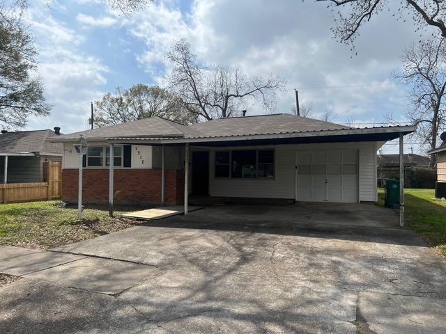1317 Susan St — Brad-Arr
