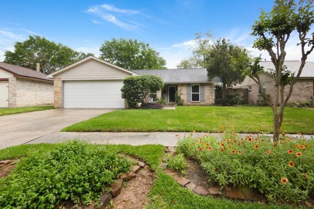 9211 Benwick Dr — Memorial Chase Sec 04