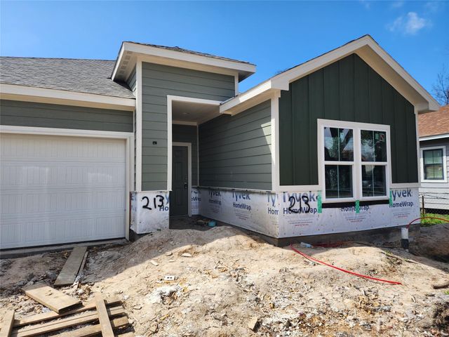 213 Adoue Ave — Goose Creek