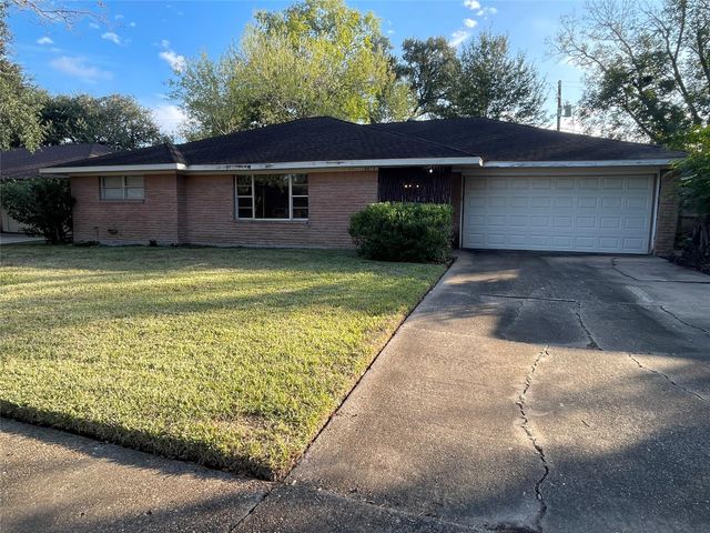 5619 Warm Springs Rd — Westbury