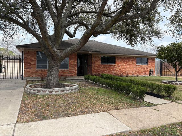 207 Parliament Dr — Arlington Heights Sec 04 R/P