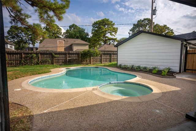 5119 Green Springs Dr — Greenwood Forest