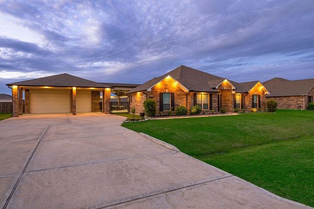 2210 Ninos Dr — Pedregal