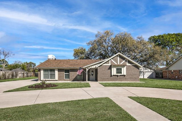 5006 Homewood Ln — Country Club Oaks Sec 01