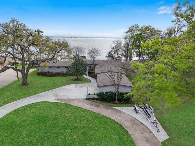138 N Burnett Dr — Lakewood