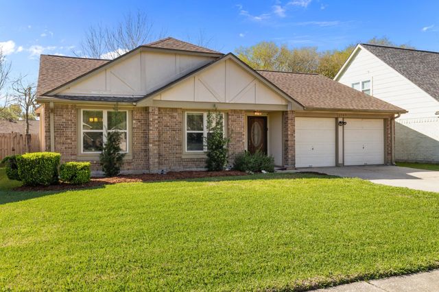 2785 Pinewood Dr — Meadow Bend